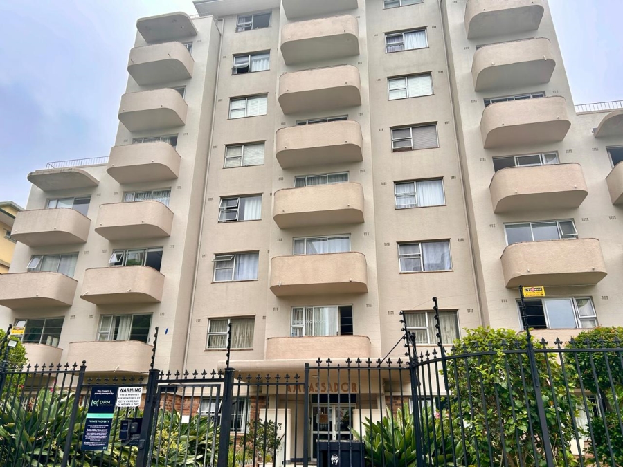 To Let 1 Bedroom Property for Rent in Sea Point Western Cape